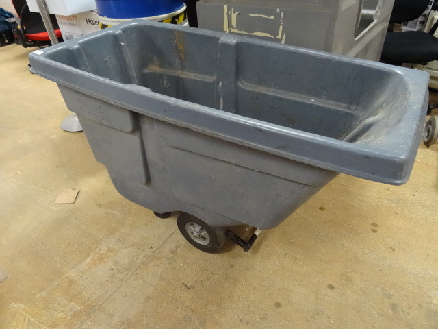 Rubbermaid Plastic Trash Tub