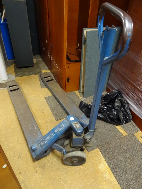 Blue Giant 5000 lb. Pallet Jack Works