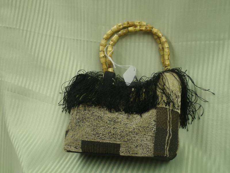 lot 7 image: Small Purse w Bamboo handle