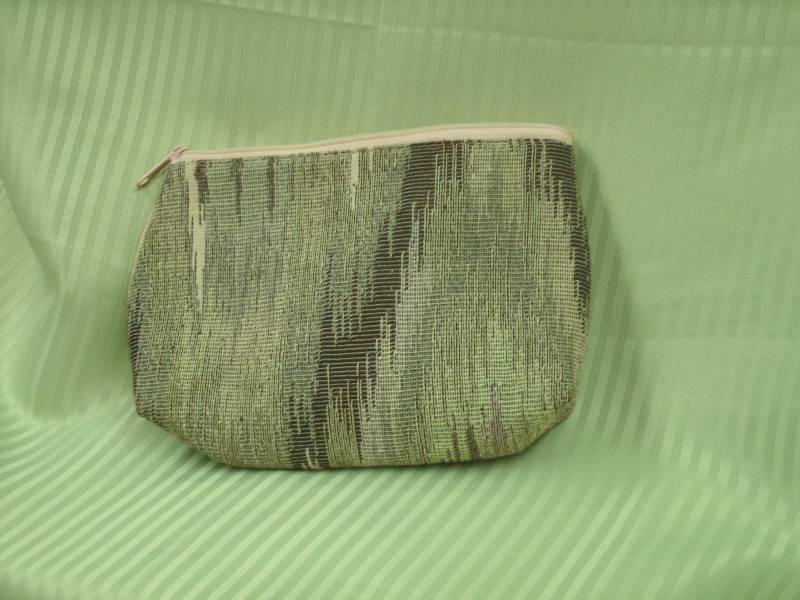 lot 11 image: MaryKay Makeup Bag