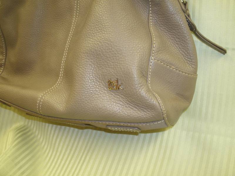 lot 15 image: The Sak Shoulder Bag (leather)