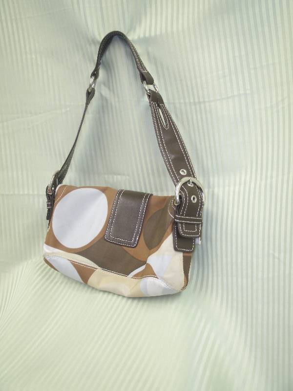 lot 18 image: GG...Ing Mini Purse