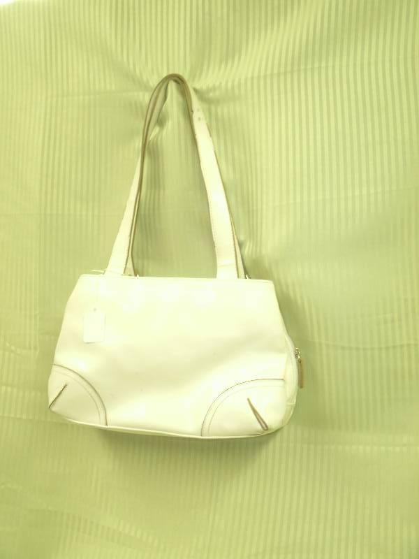 lot 19 image: Vintage Purse