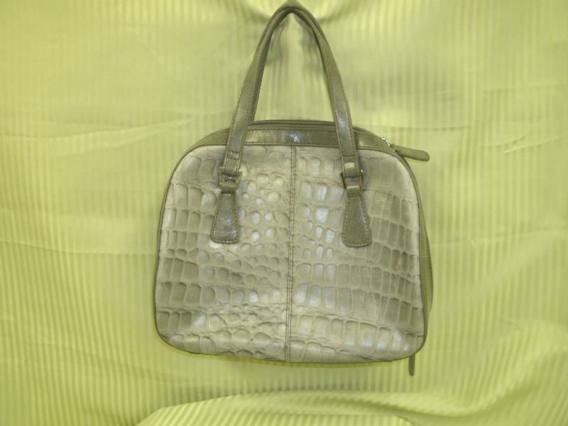 lot 22 image: Ego brand grey Leather Purse