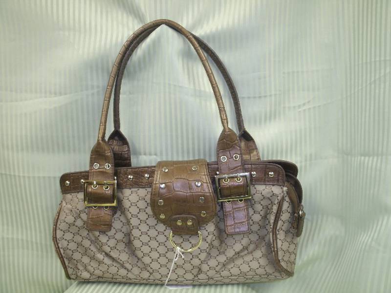 lot 23 image: Brown G Purse