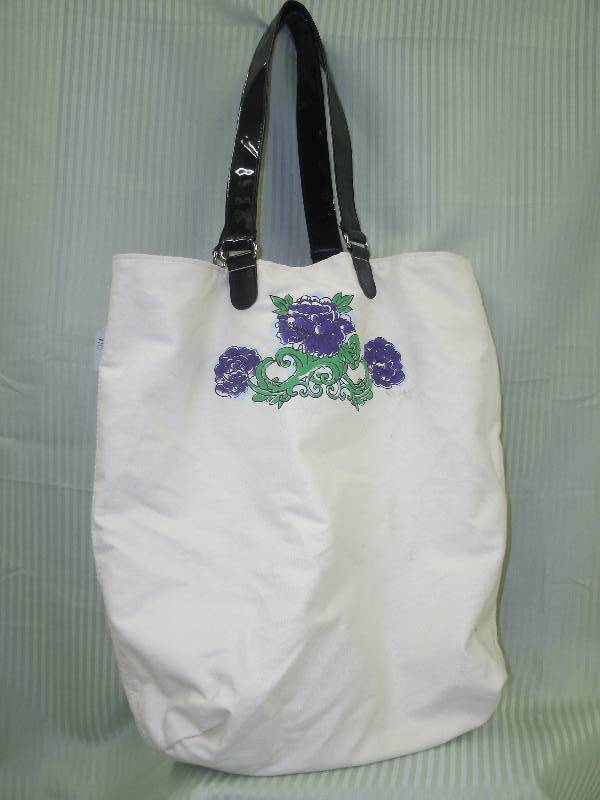 lot 26 image: Global New Beginings Inc Flower Bag