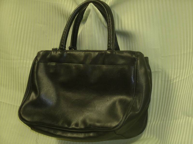 lot 34 image: S Collection Black Purse