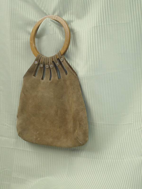 lot 42 image: Leather Bag Wwood Circle Handles