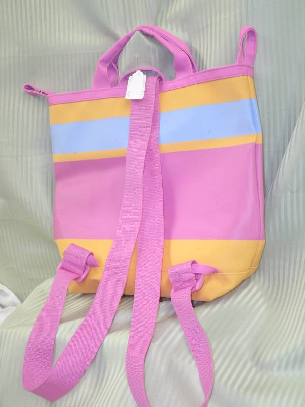 lot 46 image: Clinique Tote Bag whandle & strap