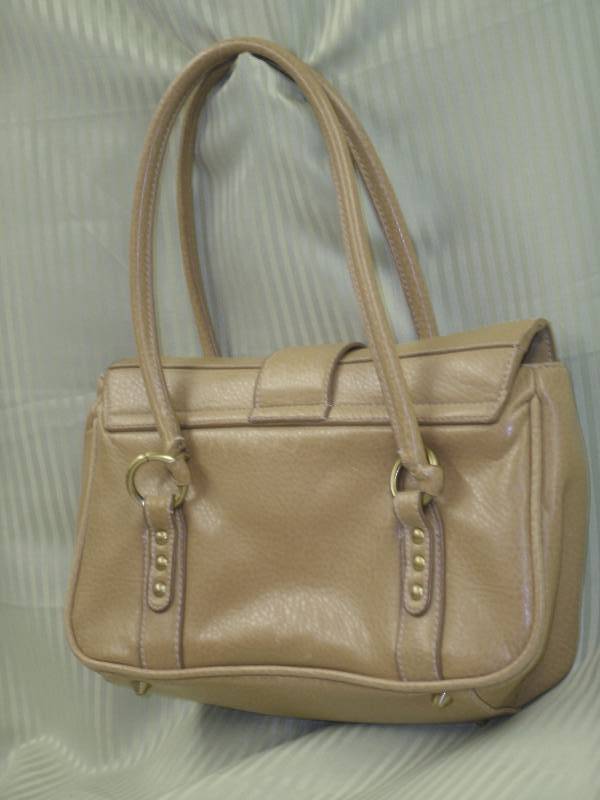 lot 53 image: Leather look tan bag