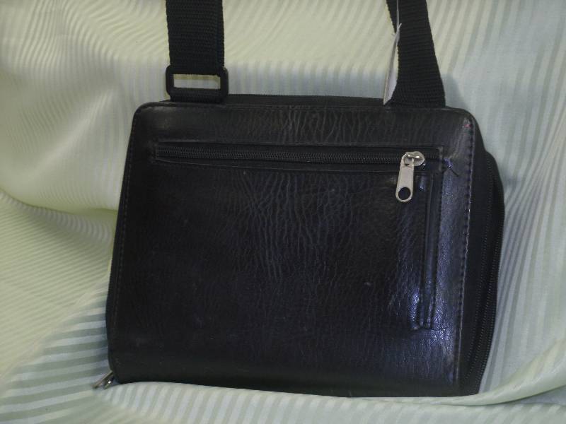 lot 54 image: Organizer wShoulder Strap