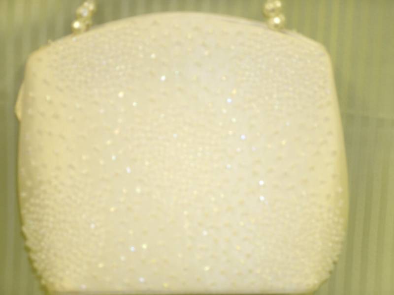 lot 57 image: La Regale hand purse wshoulder rope