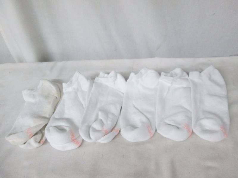 lot 70 image: Hanes Womens No-Show Athletic Socks - 6-Pack