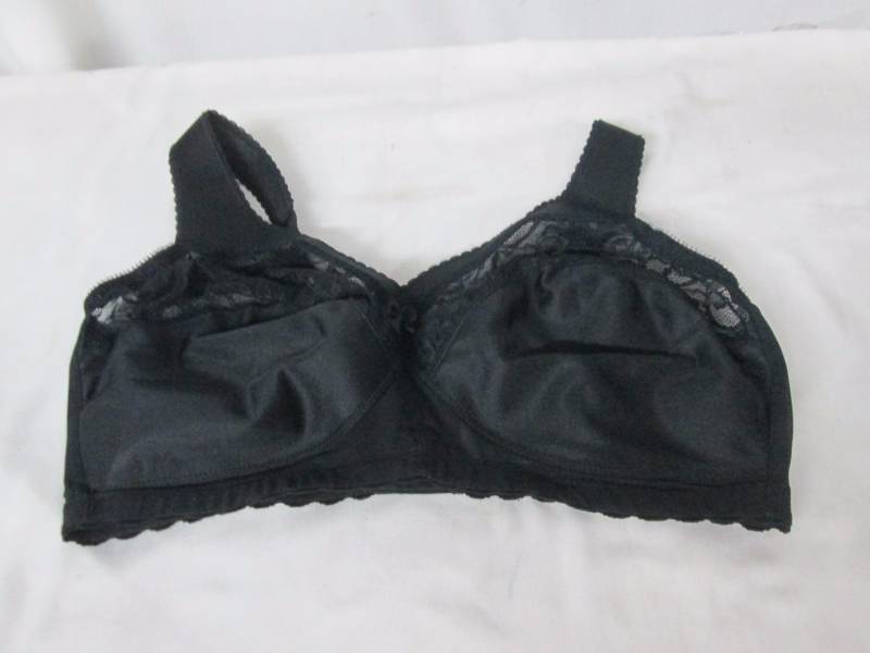 lot 69 image: Glamorise Magic Lift Full Figure Support Bra - 1000