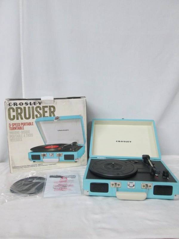 lot 18 image: Crosley Cruiser Portable Turntable