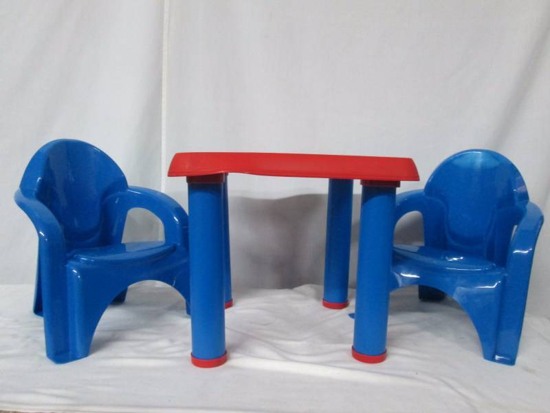 lot 51 image: American Plastic Toys Table & Chairs Set