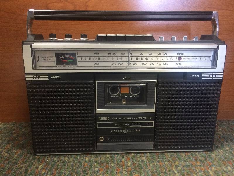 lot 8 image: GE Boom Box