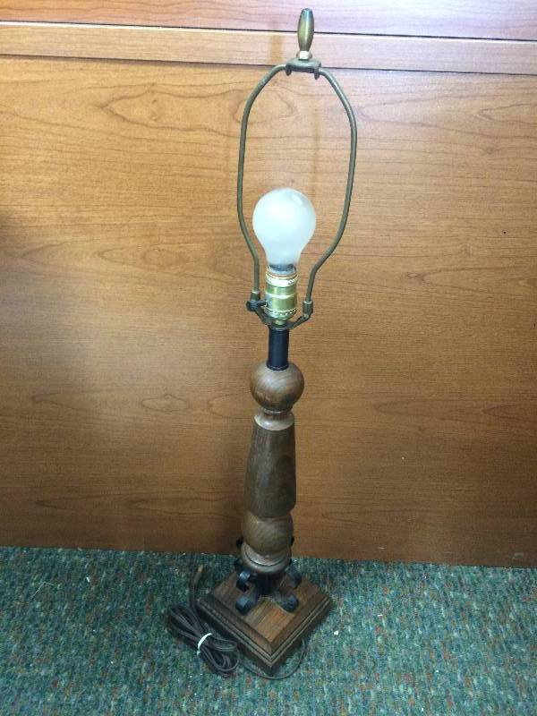 lot 16 image: Wooden Lamp