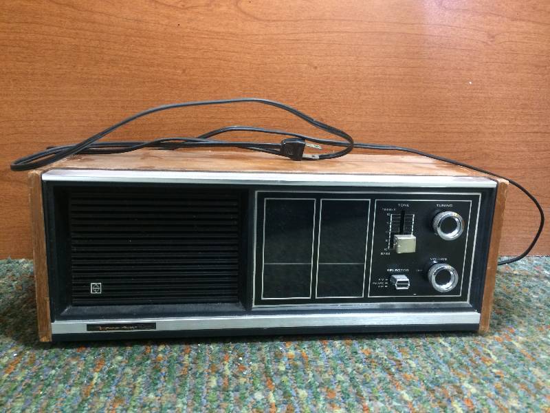 lot 21 image: Panasonic Radio