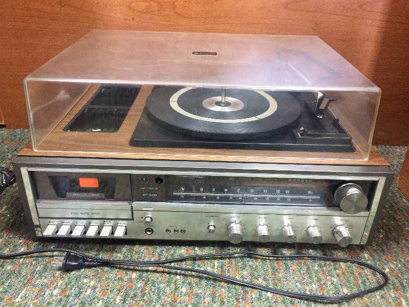 lot 26 image: Vintage Sanyo Stereo music System