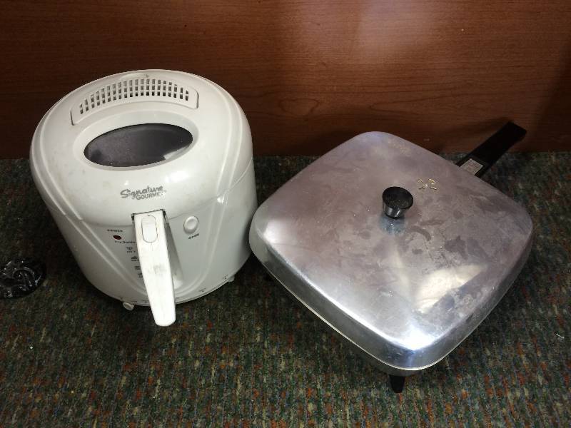 lot 37 image: Electric Fry Pan and Fryer
