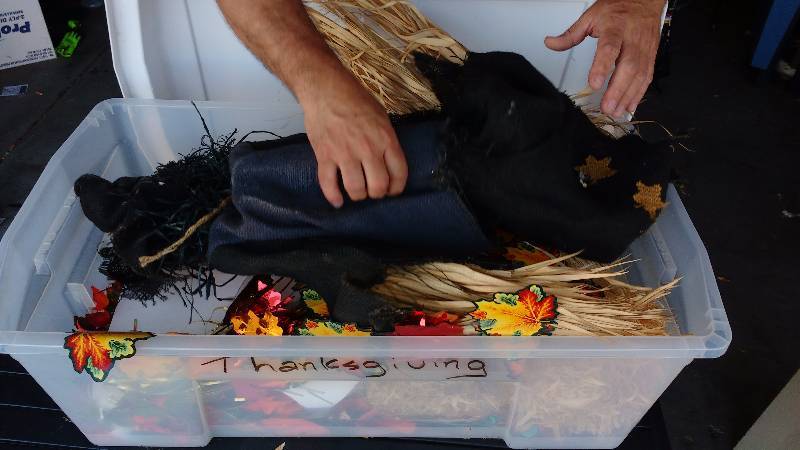 Mixed tote of Thanksgiving Decorations