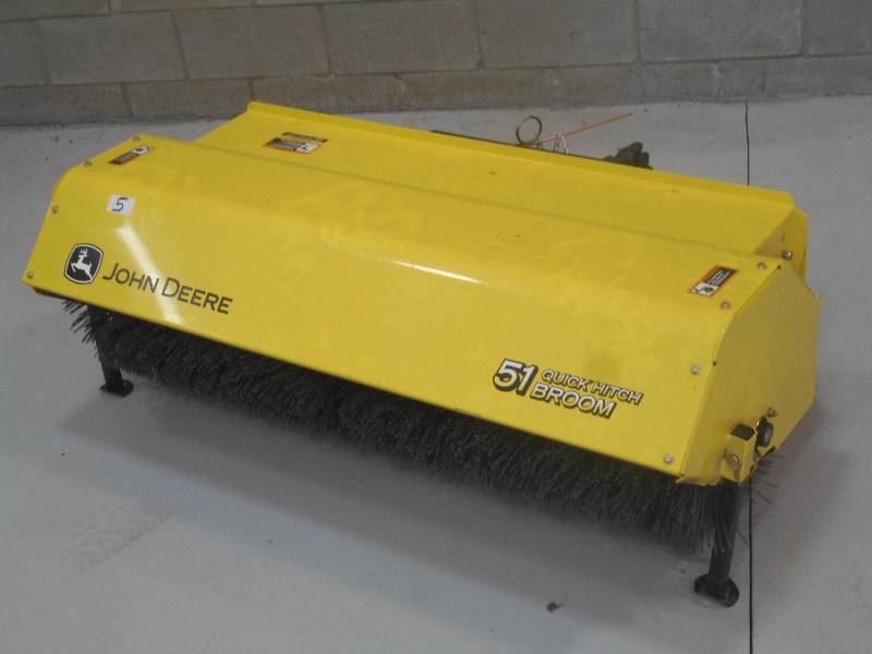 lot 5 image: John Deere 51 Quick-Hitch Broom, PT...