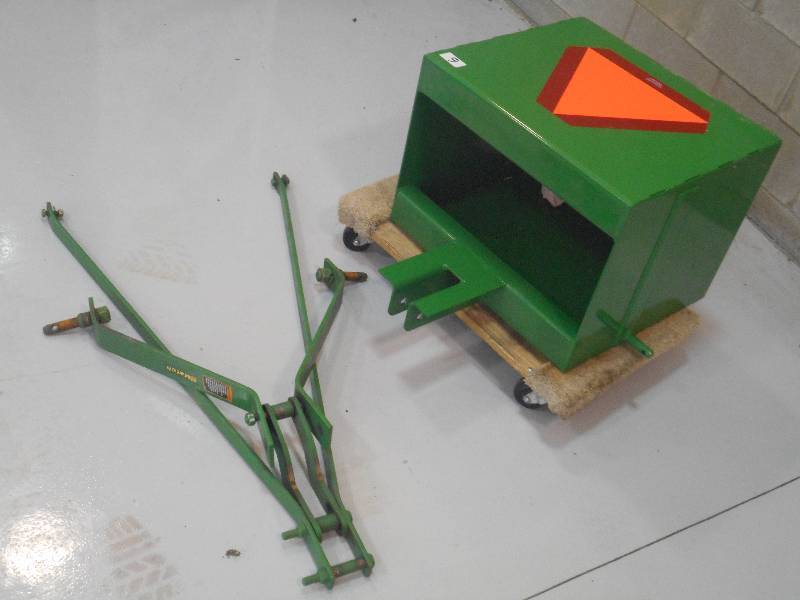 lot 6 image: Like New John Deere Three Point Wei...