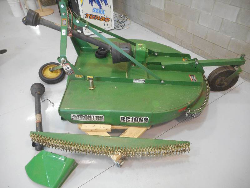 lot 7 image: Frontier RC1060 Three Point Brush M...