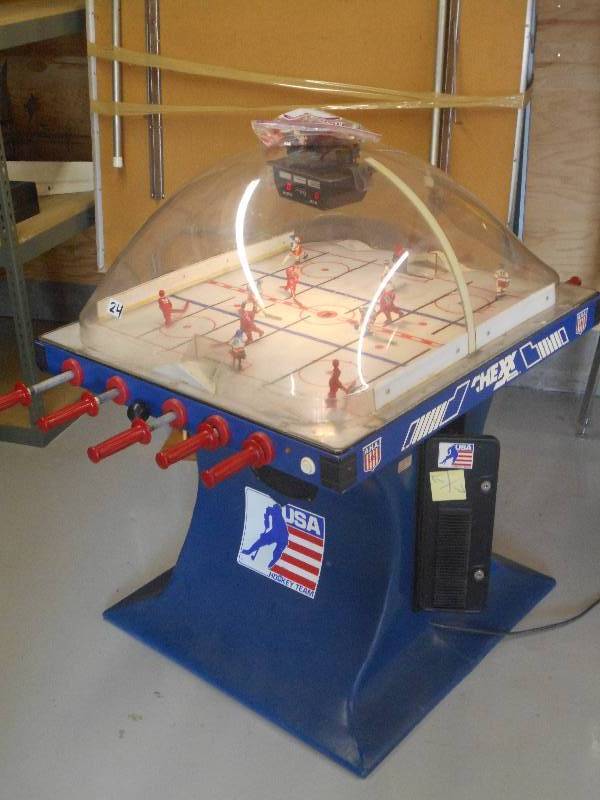 lot 24 image: Chexx USA Hockey Team Arcade Game, ...