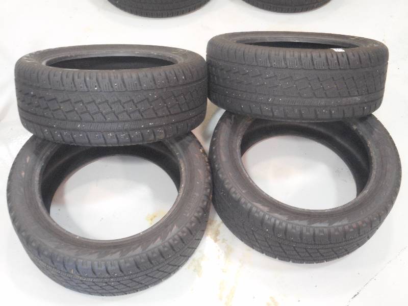 lot 33 image: (4) Pirelli Winter-210 Tires, 2454...