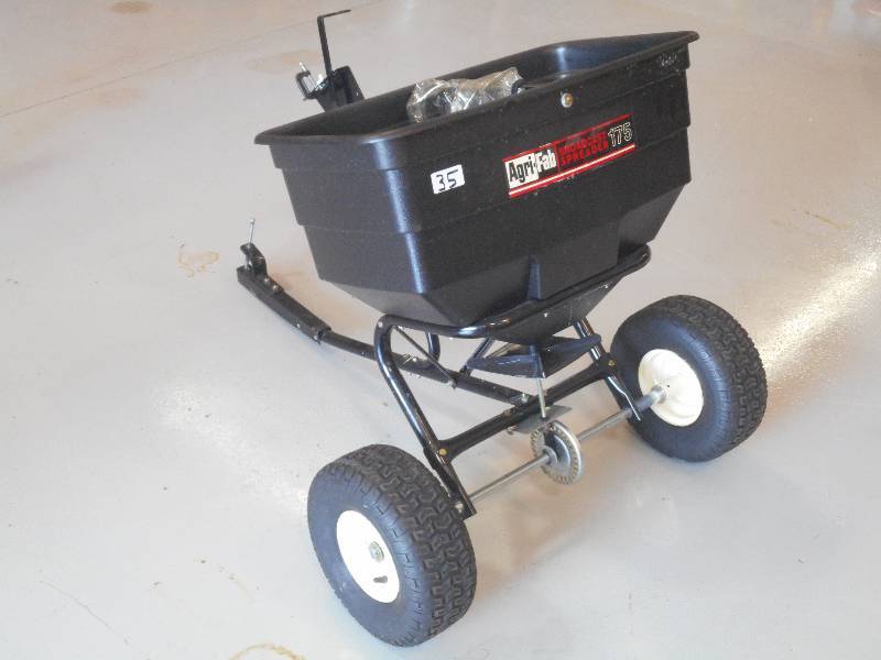 lot 35 image: Agri-Fab 175 Pin-Hitch Broadcast Sp...