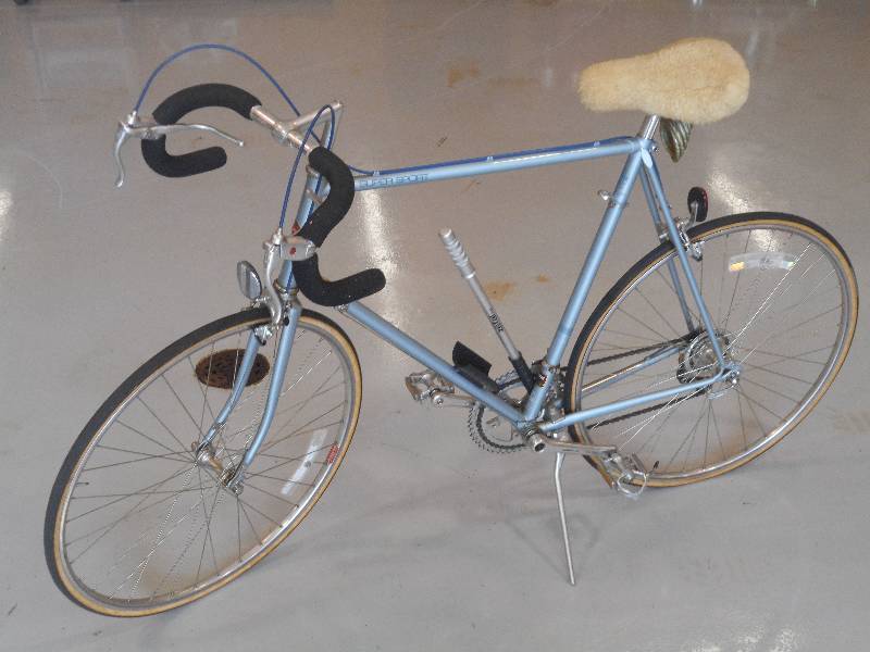 lot 45 image: Vitage Schwinn Super-Sport Bicycle ...