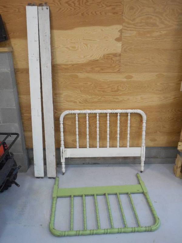 lot 46 image: Antique Single-Size Wood Bed Frame ...