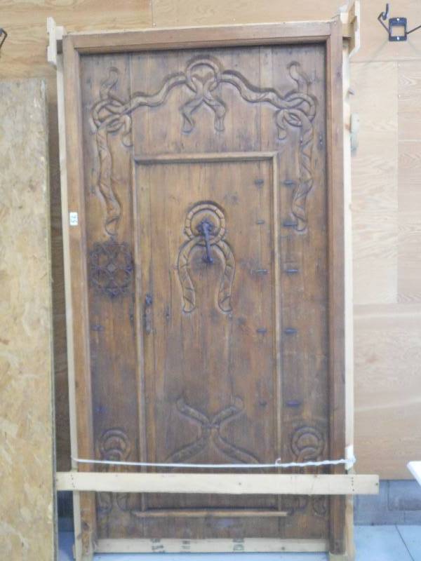 lot 52 image: Beautiful Antique Hand-Carved Solid...