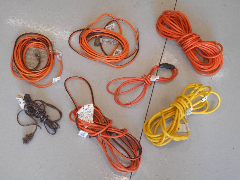 lot 93 image: Lot Of (7) Assorted Electric Cords ...