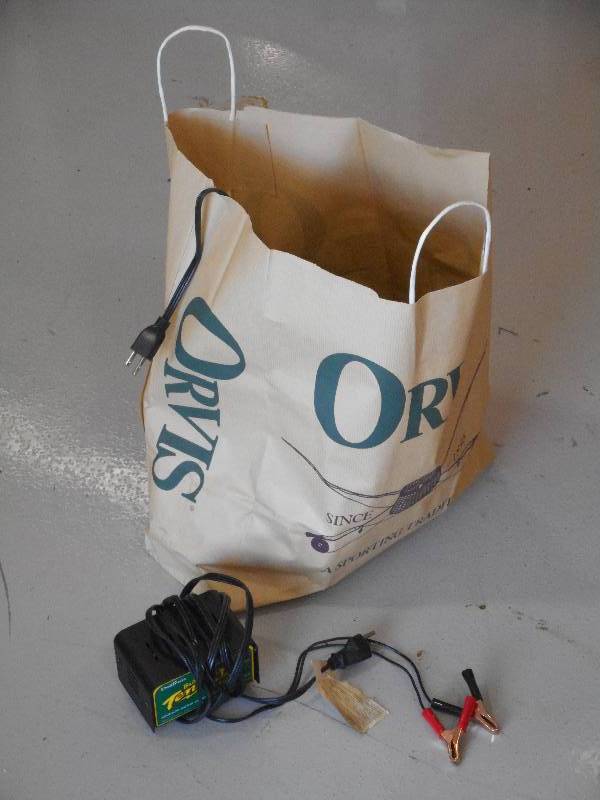 lot 97 image: Bag Of (8) 12Volt Battery Tenders ...