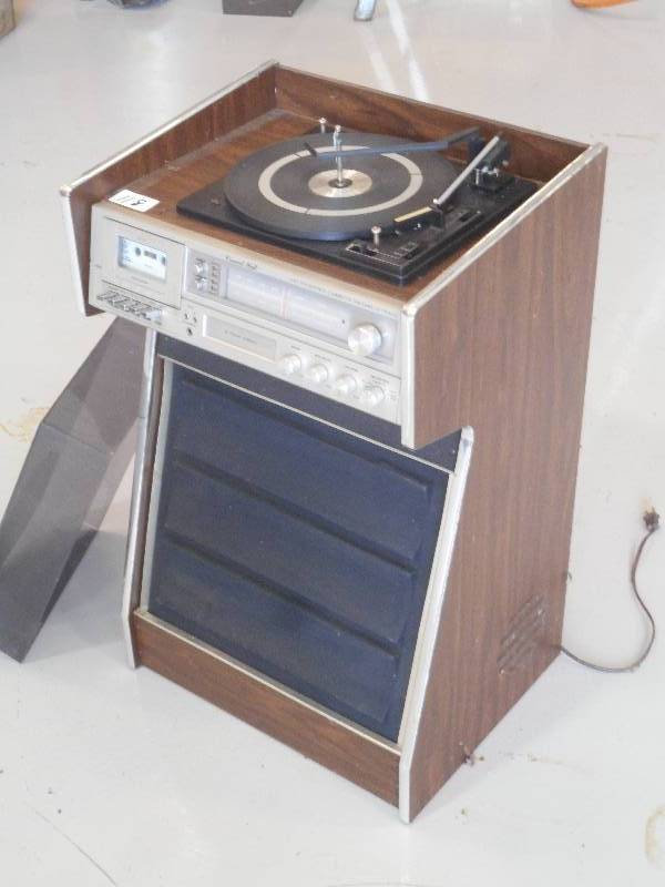 lot 118 image: Vintage Concert-Hall AMFM Stereo--...