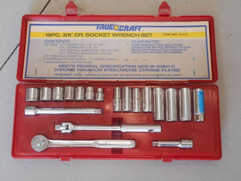 lot 124 image: True-Craft 19-Piece 38 Socket Set...