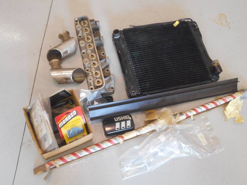 lot 132 image: Lot Of Assorted Automotive Radiato...