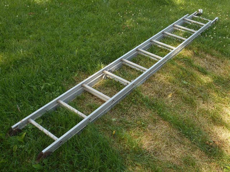 lot 202 image: 20ft Aluminum Extenson Ladder ...