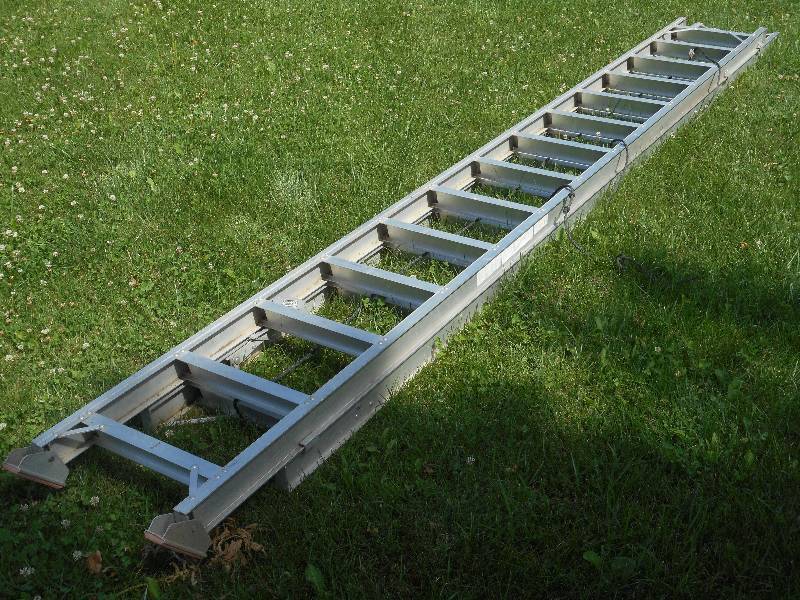 lot 203 image: Sears 28ft Aluminum Extensoion Ladd...