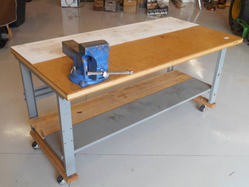 lot 212 image: Heavy Duty Rolling Work Bench With ...