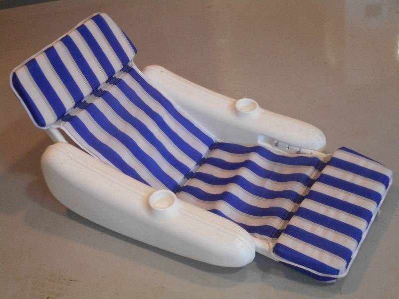 lot 186 image: Deluxe PoolBeach Float Chair