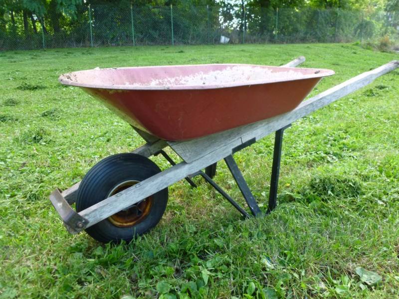 lot 3 image: Wheel Barrow