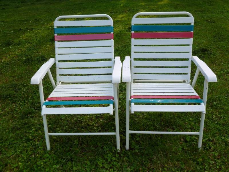 lot 9 image: Lawn Chairs