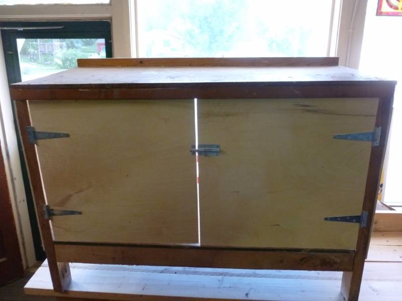 lot 10 image: Work Bench Cabinet