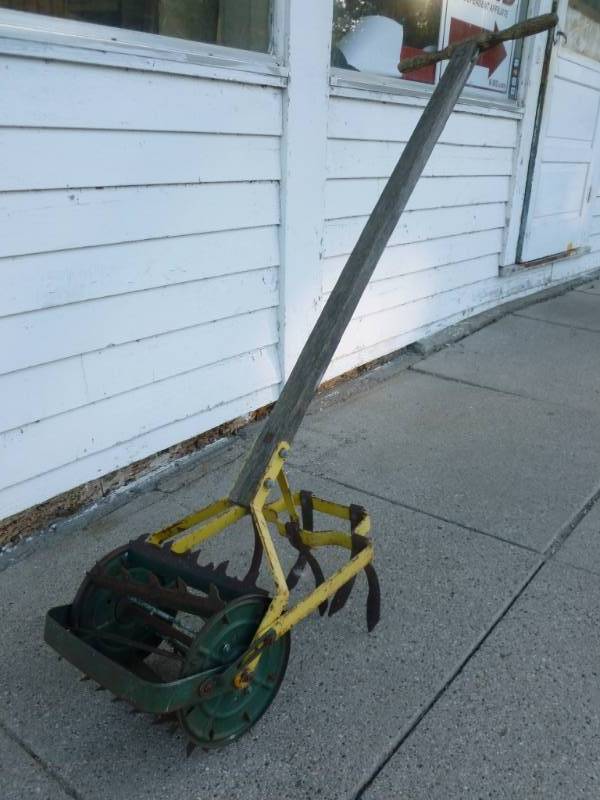 lot 19 image: Vintage Cultivator