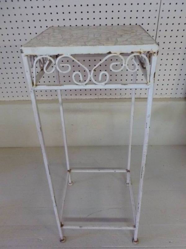 lot 25 image: Plant Stand
