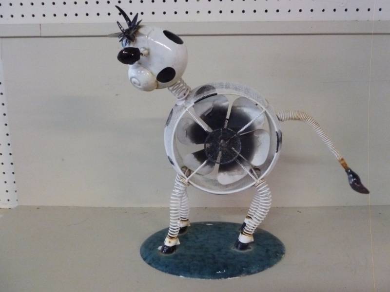 lot 29 image: Metal Art